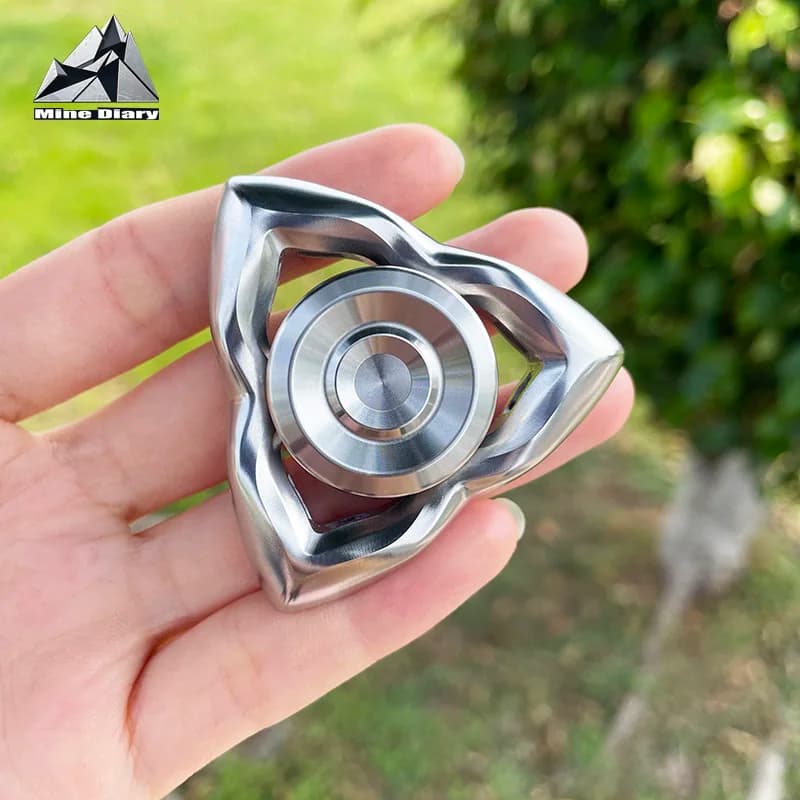 Innovativo Spinner a Tre Foglie in Acciaio Inossidabile, Giocattolo Antistress EDC, Fidget Spinner per ADHD, Giocattolo Girevole da Dito