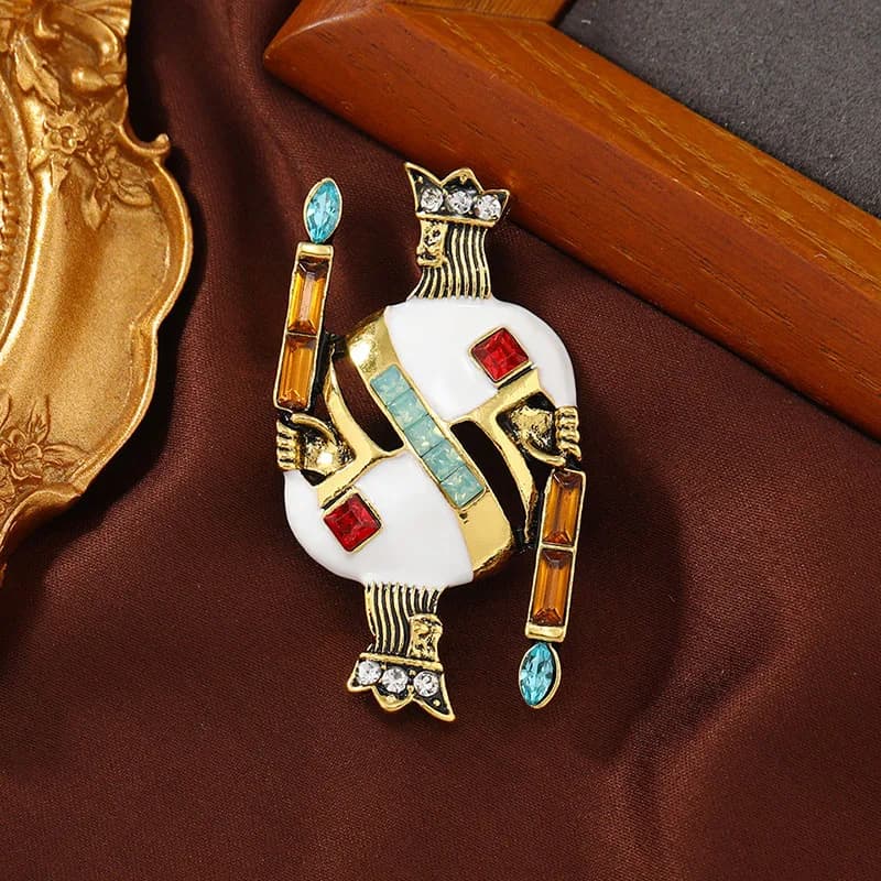 SHMIK Classic Women Chess Poker distintivi smaltati creativi spille Vintage Baroque Middle Design Suit accessori per ufficio spilla di gioielli
