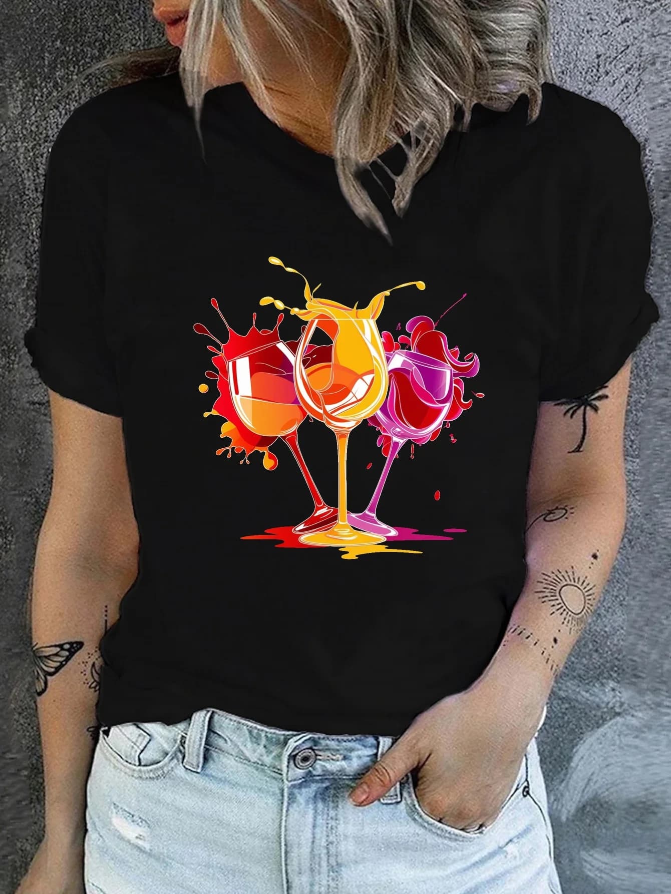 Abbigliamento estivo T-shirt comoda da donna con illustrazione colorata di bicchieri di vino, moda estiva, nuovi vestiti estetici con maniche Harajuku