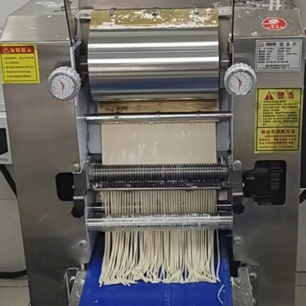 Macchina per pressa per noodle commerciale per pasta da tavolo in acciaio inossidabile con rullo per pasta elettrico completamente automatica