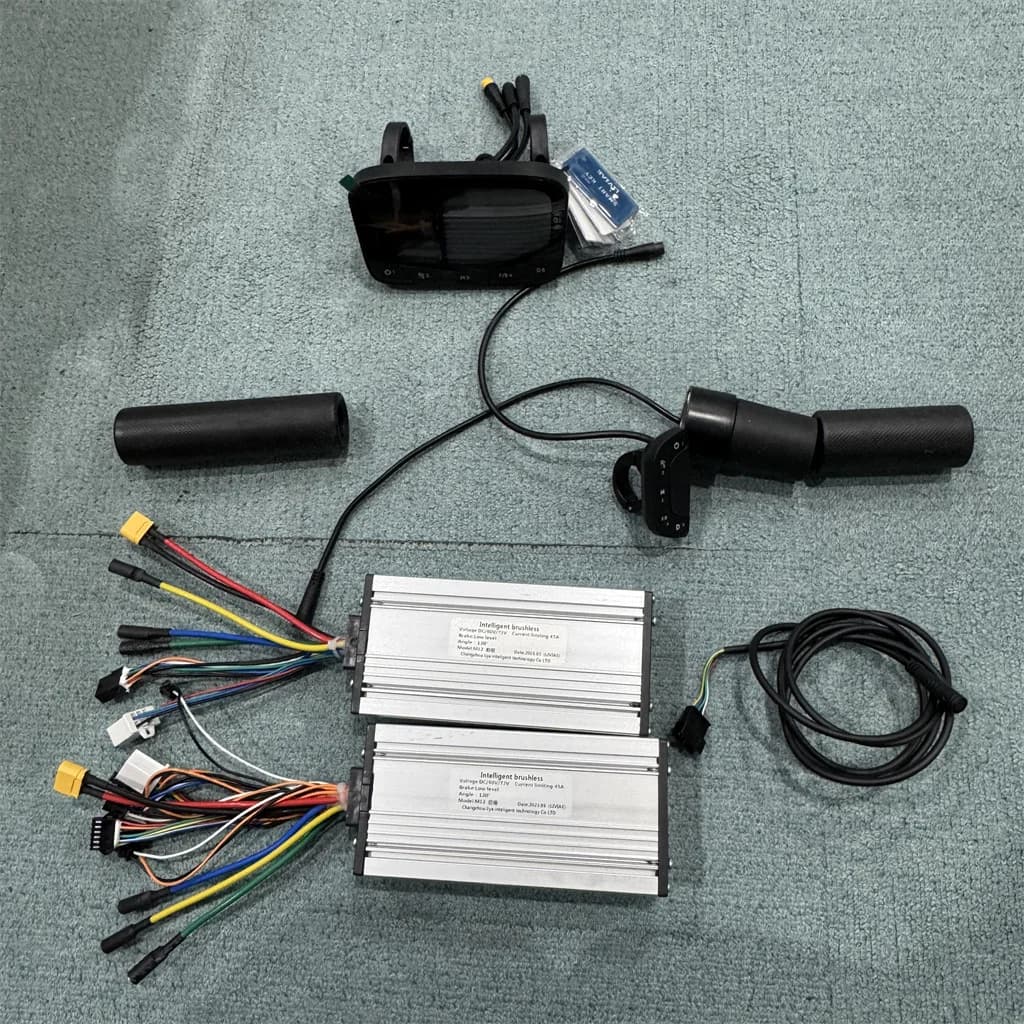 Parti per scooter elettrici LIVIAE NFC Card Sblocca 60V 72V 45A Kit controller con display intelligente Mezza torsione dell'acceleratore per M5 R8 R7 G14
