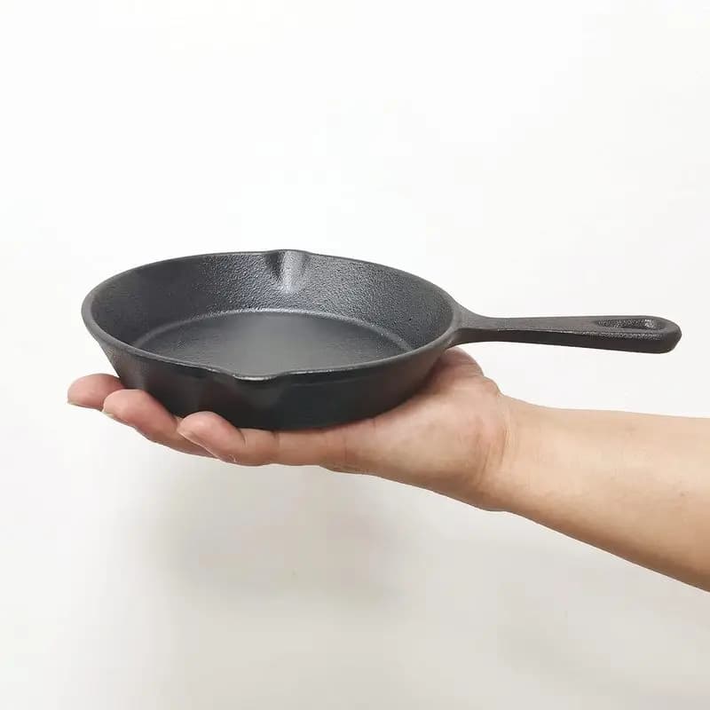 6 Inch Cast Iron Skillet, Frying Pan with Drip-Spouts, Pre-seasoned Oven Safe Cookware, Camping Indoor and Outdoor Cooking，HJ