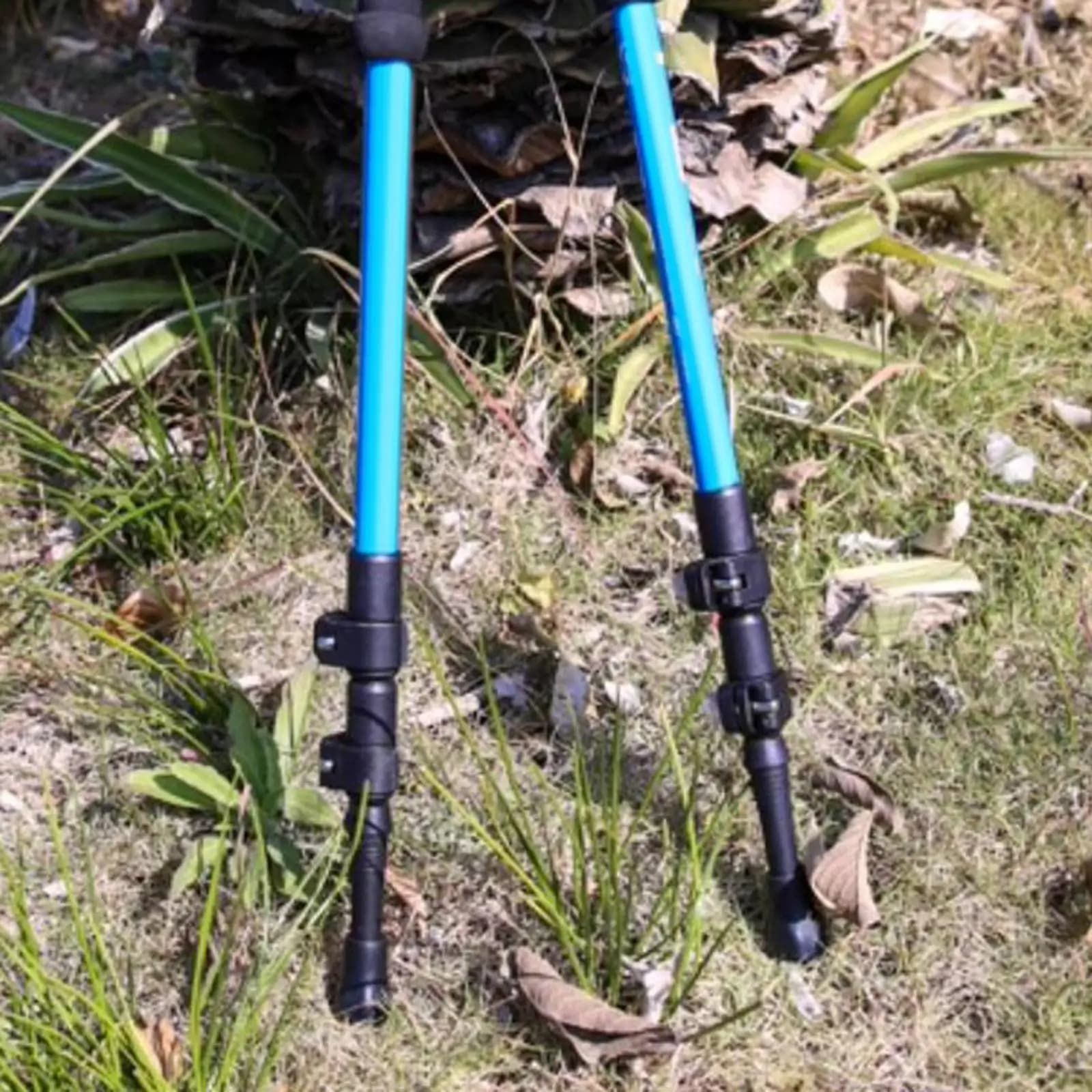 Accessorio pratico per la sostituzione del blocco del bastone da trekking, in plastica leggera e resistente, per escursioni e camminate.