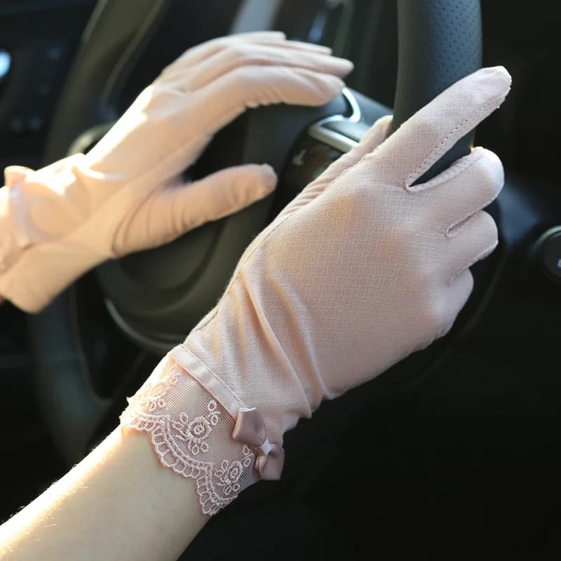 Ice silk lace gloves with sunscreen for women, light and breathable anti- UV for driving and cycling, compatible with touchscreen