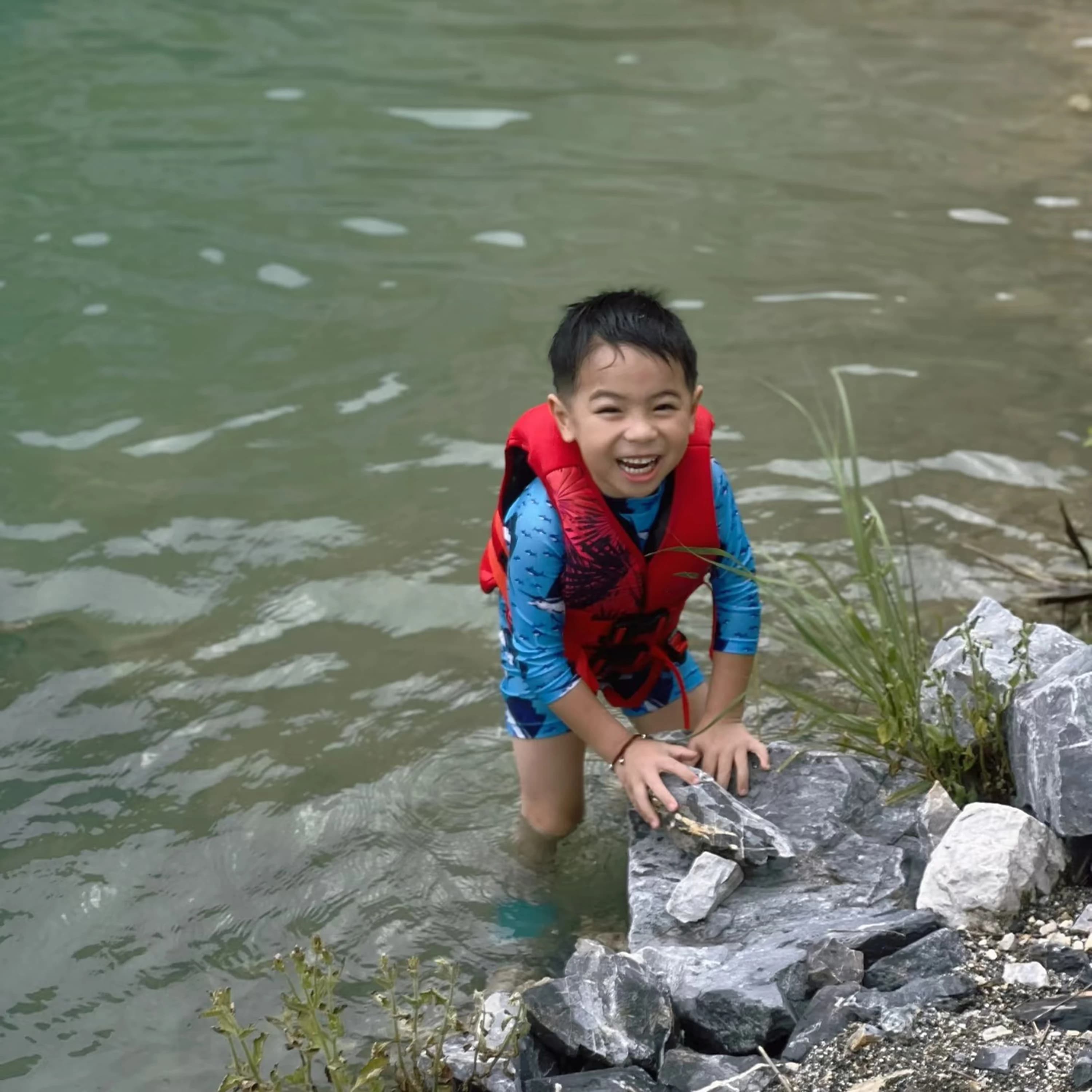 Giubbotto di salvataggio per bambini in neoprene, giubbotto galleggiante per sport acquatici, spiaggia, surf, nuoto, vela, rafting, costume da bagno di sicurezza