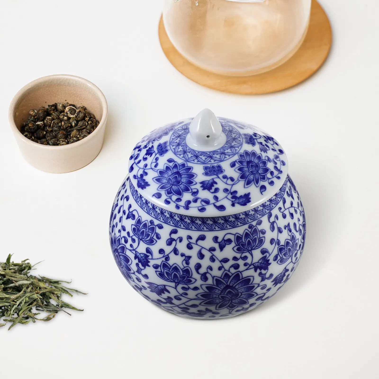 Retro Blue and White Ceramic Storage Jar Chinese Style Tea Container with Airtight Lid for Tea Coffee Candies Dried Fruit Crafts