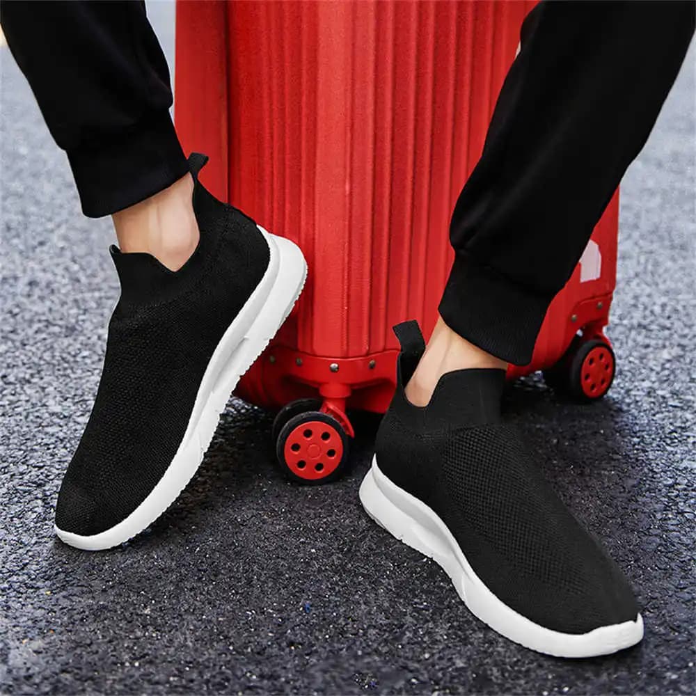 Ventilazione Scarpe da ginnastica da uomo nere Luxe Mules Scarpe larghe Skor Sports Marche globali Luxo Collezione carina Collezione esterna