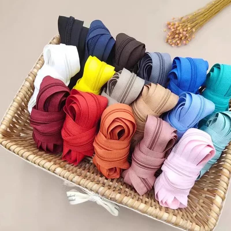 5/10M 3 # 5 # Nastro per cerniere in nylon con estrattore per cursore per cerniera per cucito Kit di riparazione per cerniere Borsa Abbigliamento Chiusura Zampe a spirale al metro