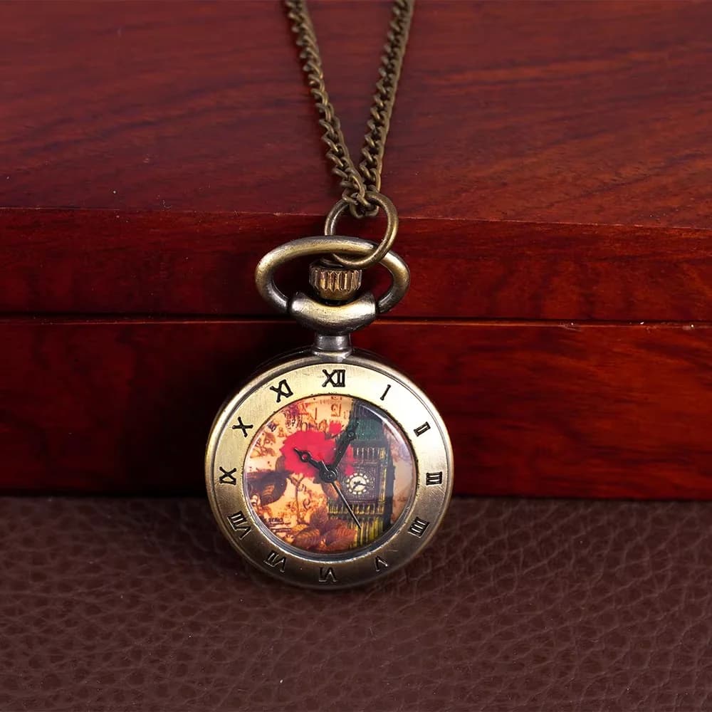 Orologio al quarzo con cassa singola in bronzo Orologio da parete con collana per orologio da tasca con torre e motivo floreale in scala romana