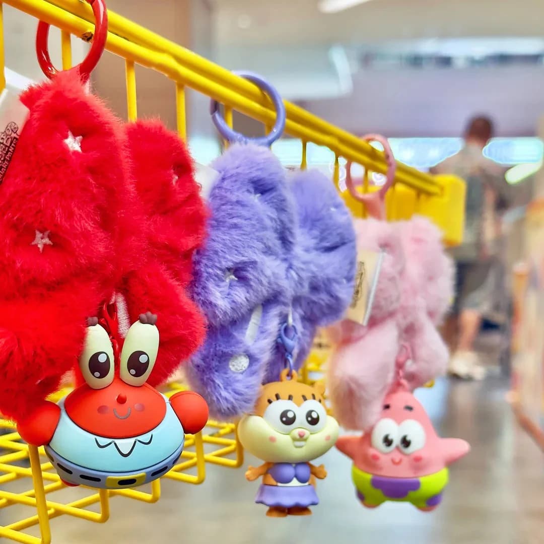 Bestine Spongebob Anime Peluche Ciondolo a Fiocco Ornamento Aromaterapico da Appendere Blind Box Accessorio Cartone Animato Carino per Borsa e Auto per Adulti