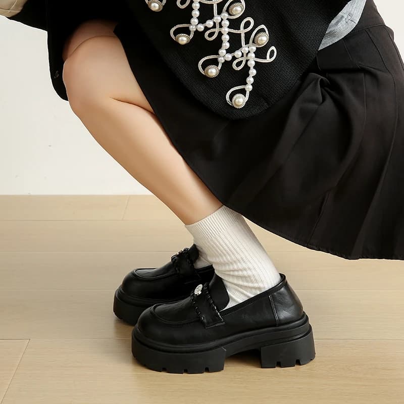Nuove Scarpe in Pelle Versatili con Suola Spessa Stile Britannico 2026, Mocassini Francesi Comodi e Versatili con Tacco Piatto e Punta Rotonda