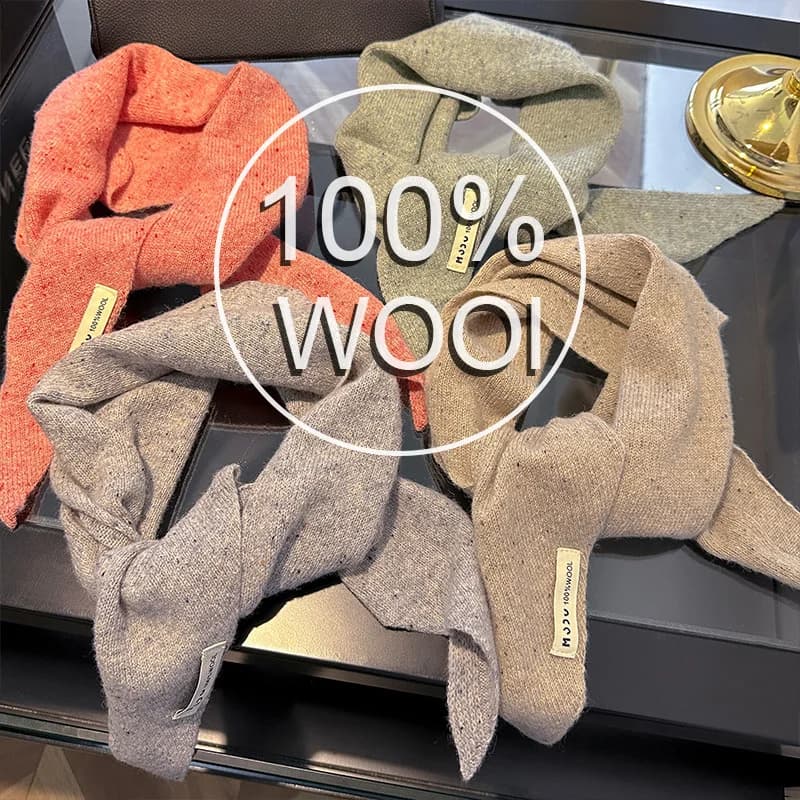 Sciarpa triangolare coreana britannica Sciarpa triangolare di lana 100% di nicchia Foulard da donna Sciarpa lavorata a maglia Sciarpa lavorata a maglia calda multifunzionale