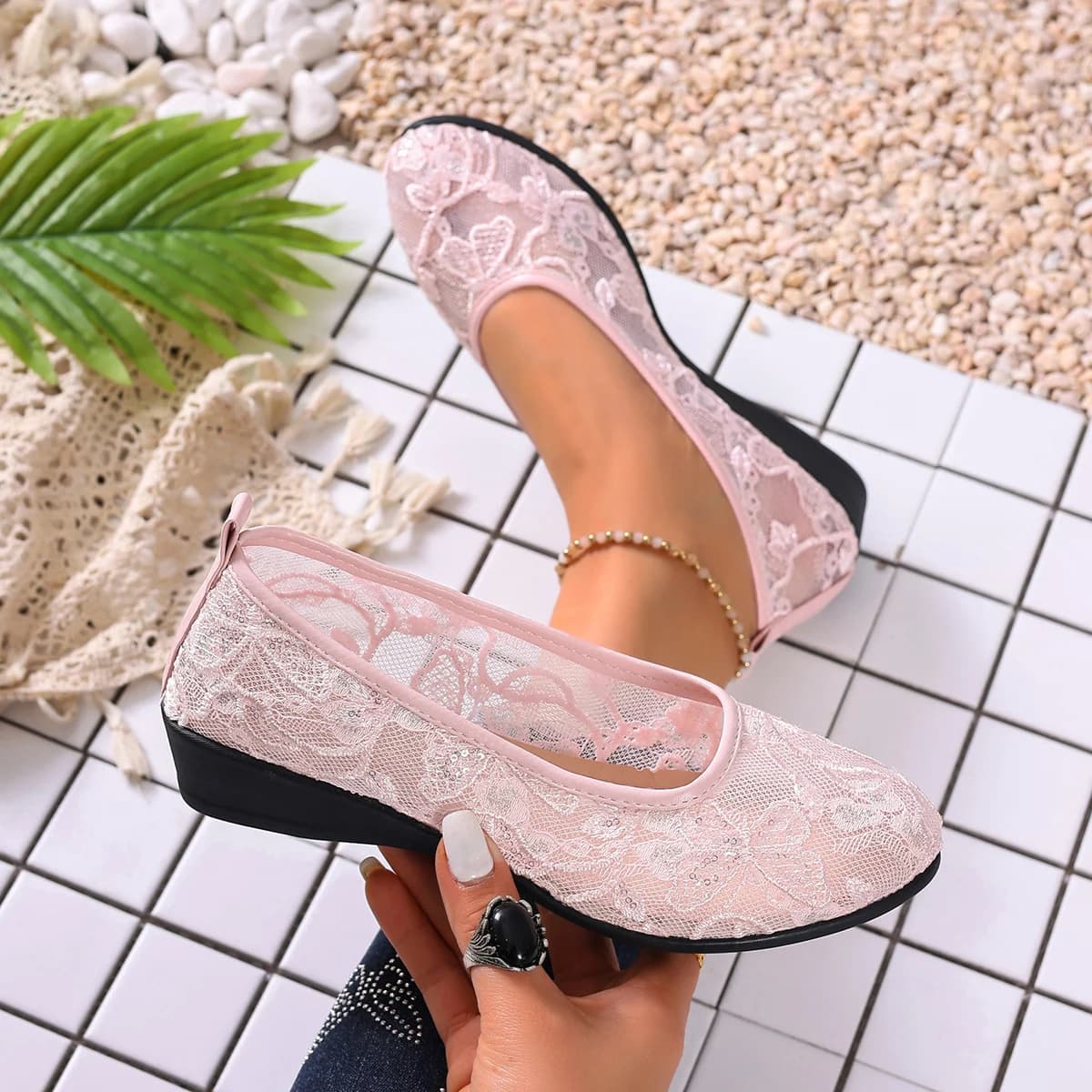 Women Sandals Summer Loafers Soft Soled Comfort Designer Sandals Mesh Breathable Lace Shallow Mouth Single Shoes for Woman