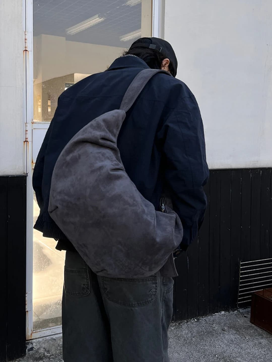 Spring NIN2026 Suede Dumpling Bag Men's Casual Commuter Crossbody Bag Korean Style Single Strap Youth Moon Shape Backpack