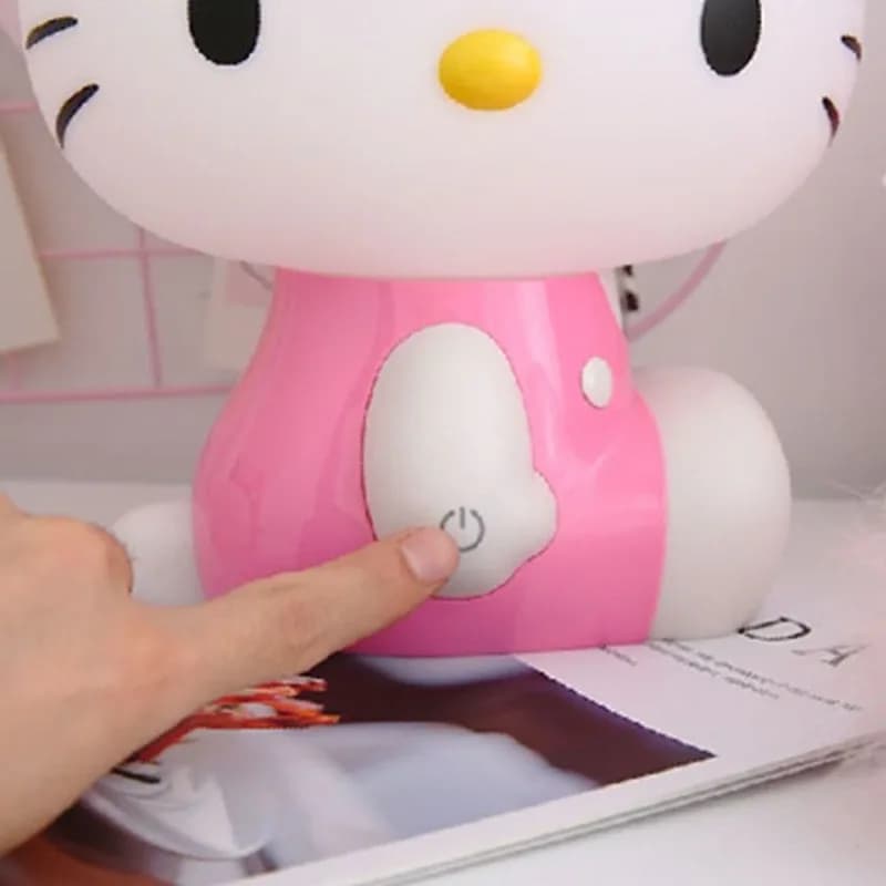 Nuova Lampada da Tavolo HelloKitty Sanrio, Luce Notturna Anime Kawaii, Design di Tendenza per Camera da Letto, Protezione per gli Occhi, Stile Lussuoso e Dolce