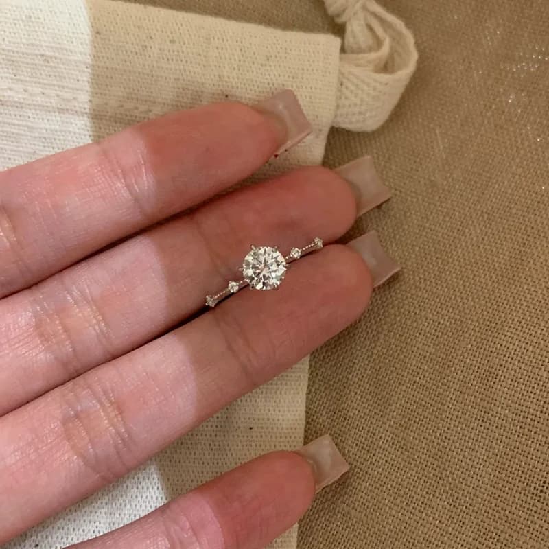 Anello minimalista estremamente sottile che brilla come le stelle Anelli con zirconi per le donne Gioielli da dito con temperamento semplice e di lusso leggero KOFSAC