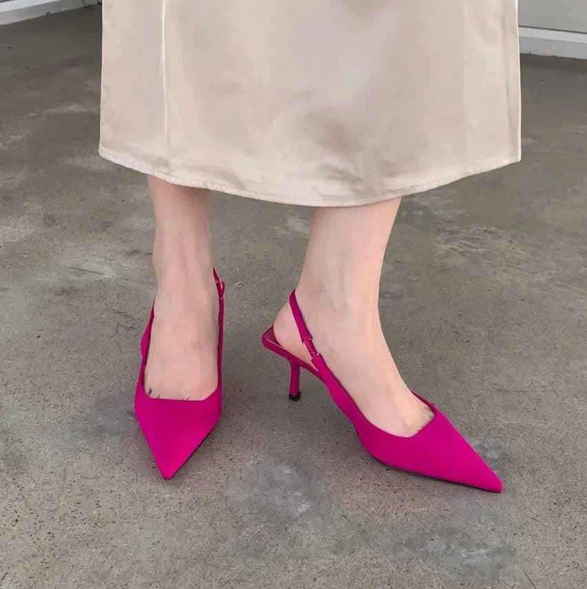Primavera Nuovo 2025 Scarpe singole medie con tacco fine a punta con sandali vuoti con poggiatesta Tacchi alti Scarpe da donna di moda verde