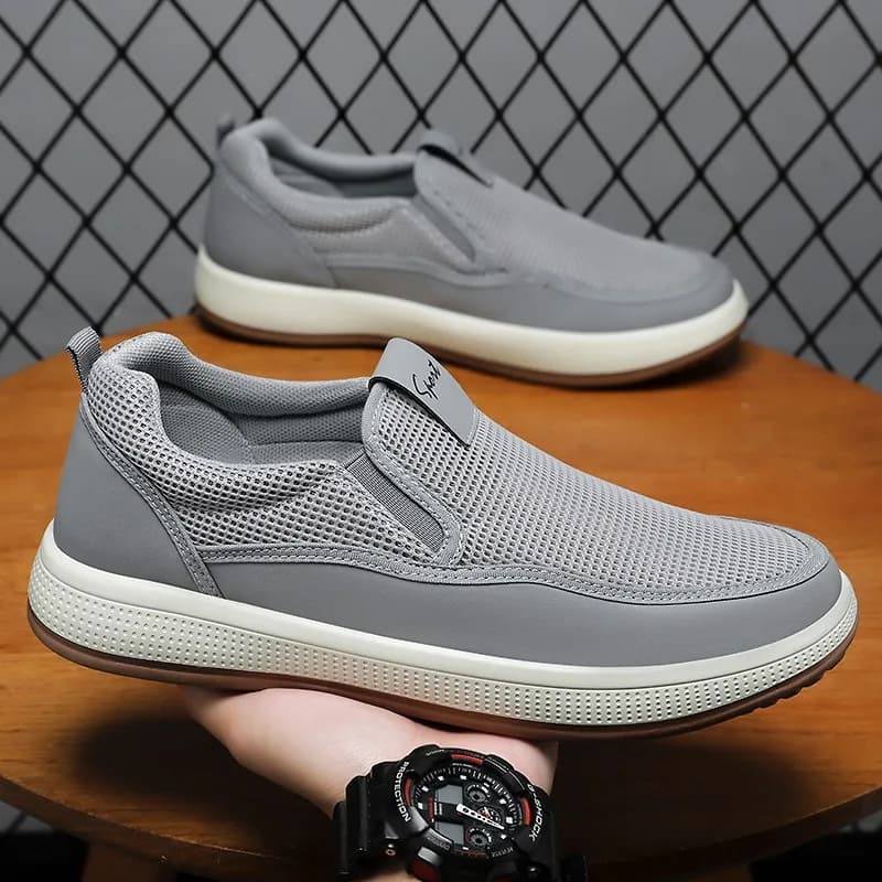 Men's Canvas Shoes Breathable mesh Comfortable casual men's sneakers Anti-slip Vulcanized Shoes Classic Moccasins brief-on