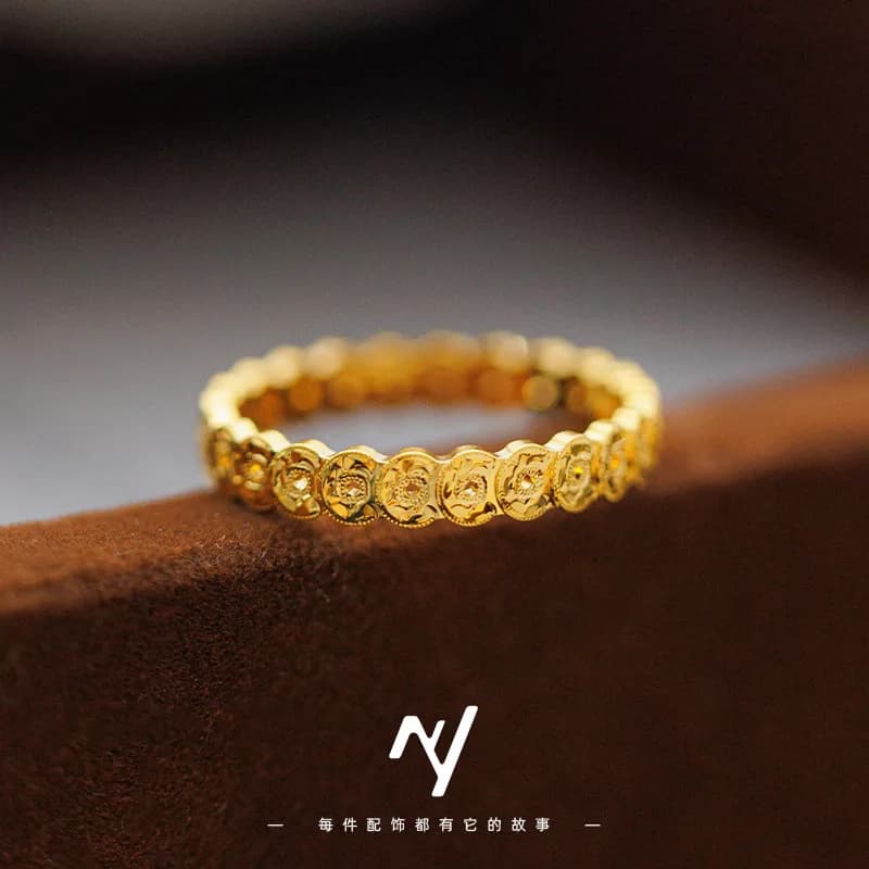 The same style of the real gold 999 gold shop with minced ice coin, closed ring with light luxury dug coin, simple
