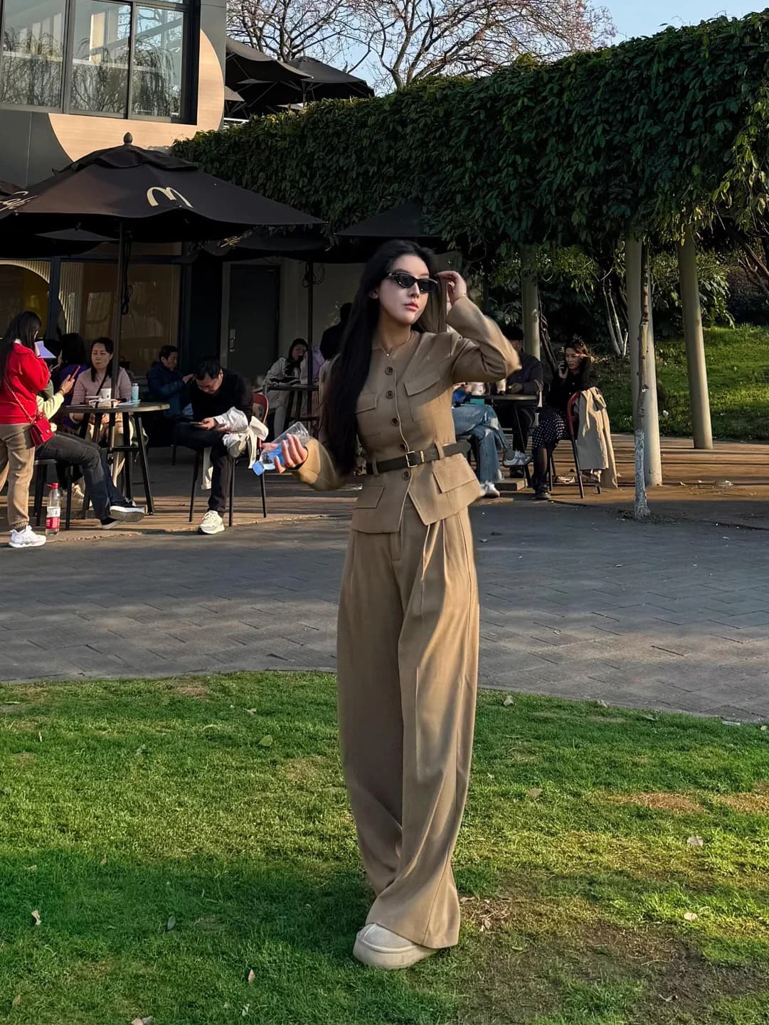 Elegante Completo Corto da Donna Primavera 2026: Nuovo Stile, Giacca Slim Fit e Pantaloni a Gamba Larga alla Moda, Set Trendy con Pantaloni a Vita Alta