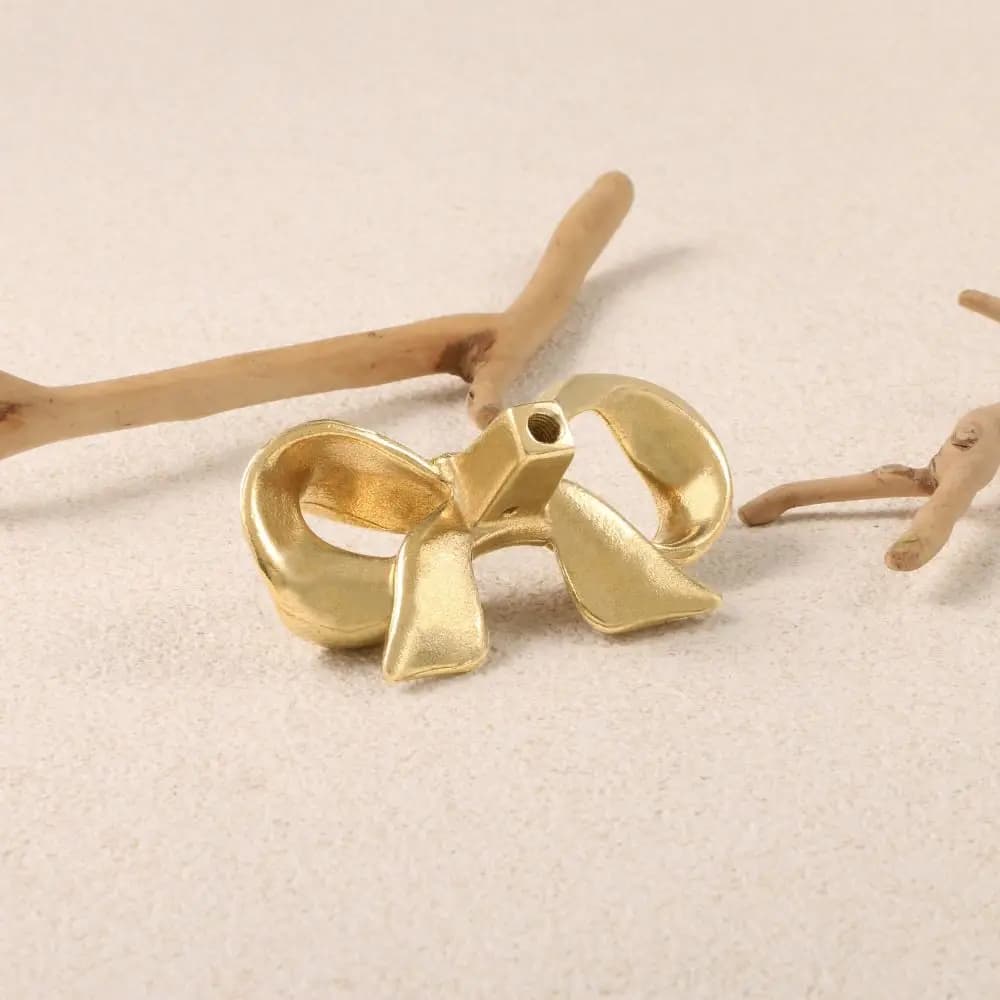 Bowknot Colore oro Papillon Manico in ottone Manopole per porte dell'armadio retrò di lusso Push-pull Foro singolo Maniglie per cassetti dell'armadio Cucina