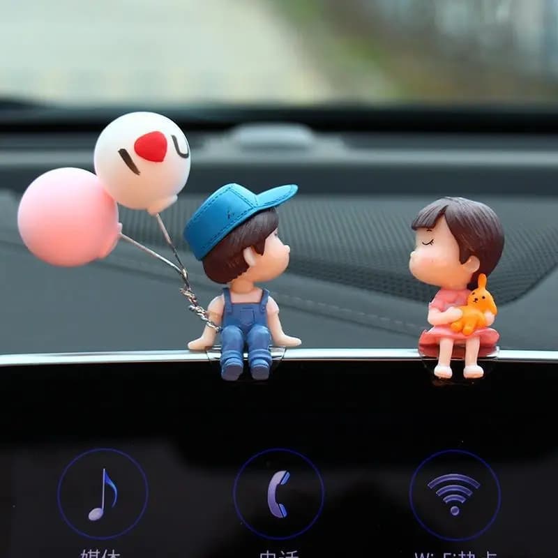 Accessori per auto Simpatico cartone animato Coppie Action Figure Figurine Palloncino Ornamento Cruscotto interno auto per regali per ragazze