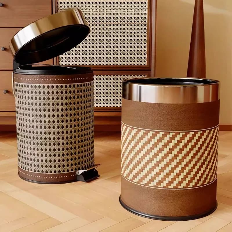 Cestino per Rifiuti Effetto Vimini con Pedale, Controllo Odori, per Cucina e Ufficio, con Coperchio Silenzioso, Pedale Senza Contatto per Soggiorno