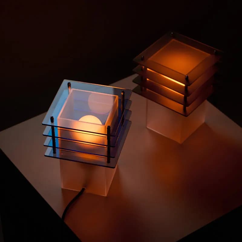 Lampada da Tavolo Stratificata in Acrilico per Camera da Letto e Ingresso, Luce Notturna Creativa Perfetta per Amici e B&B, Illuminazione Moderna per Arredamento Casa