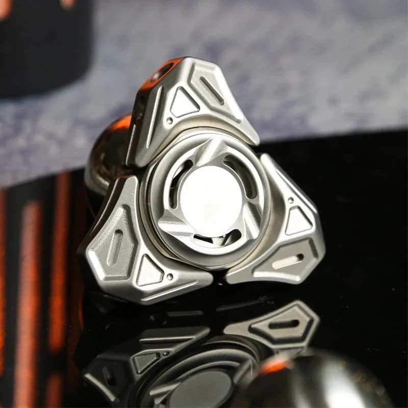 Nuovo Fidget Spinner in Acciaio Inossidabile Open-Armor, Giocattolo Tascabile EDC per Adulti e Bambini, Regalo Antistress per ADHD e Ansia, Materiale Metallico