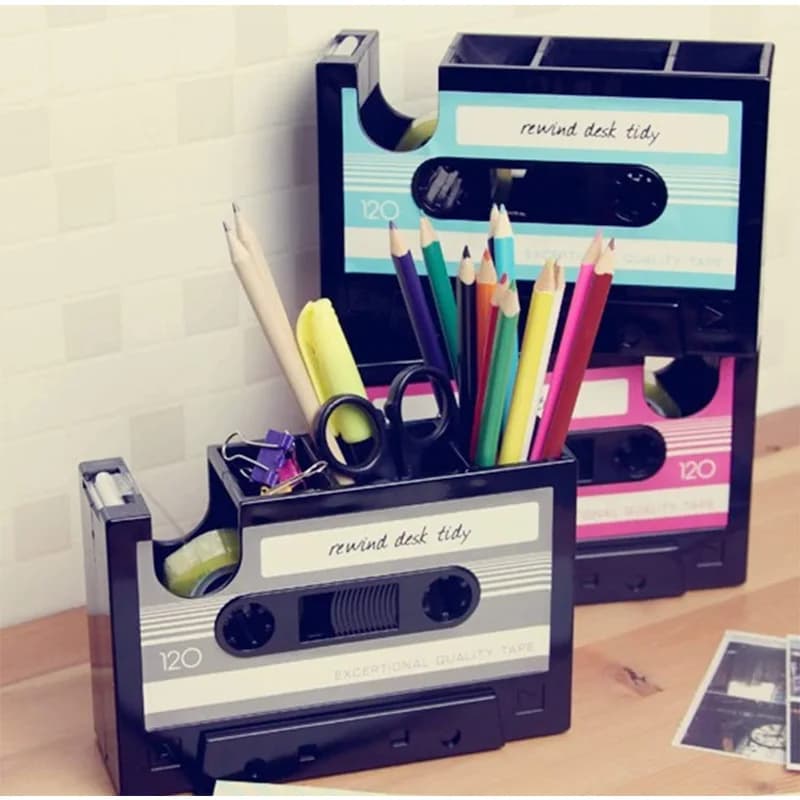 Dispenser di nastro e portapenne vintage a cassetta Organizzatore in ABS retrò nero con cancelleria colorata, essenziale per scrivania funzionale e divertente