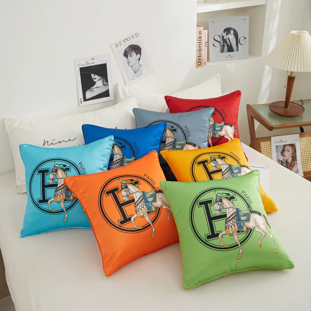 Stile semplice moderno Nuovo tributo Fodera per cuscino in raso Lettera H Cavallo stampato Federa per cuscino Decorazioni per la casa Federa per seggiolino auto per divano