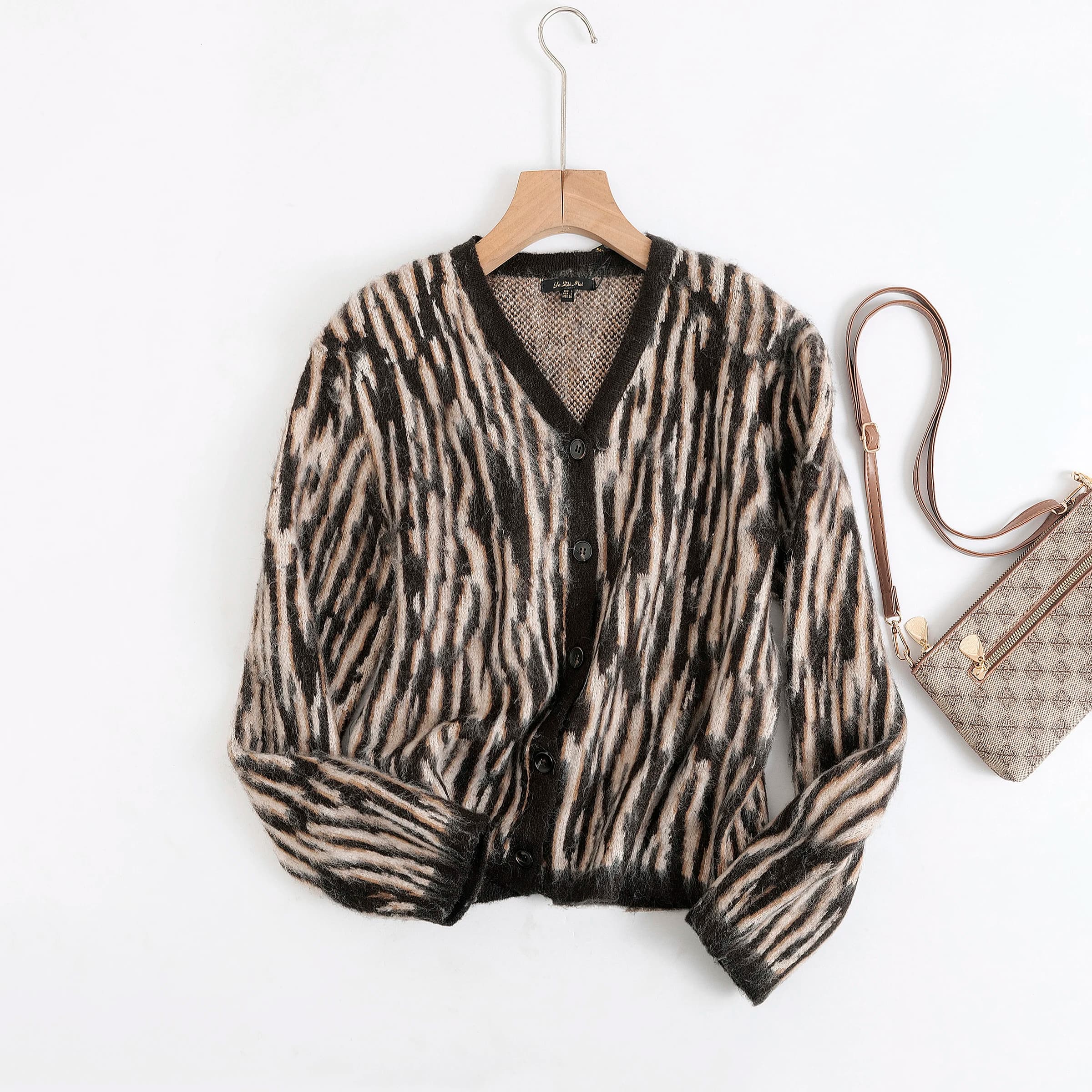 Ethereal MD 2026 YAZHIMEI, nuovo stile primaverile, cardigan da donna con scollo a V e stampa zebrata marrone.
