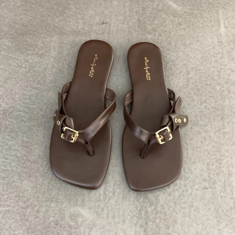 2026 New Women's Casual Flat Sandals with Luxurious Metal Buckle Decoration Summer Retro Square Toe Home Non-Slip Flip-Flops