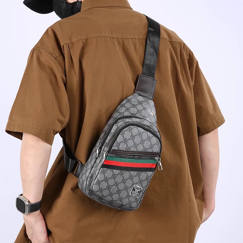 2025Borsa a tracolla casual da uomo Borsa a tracolla impermeabile con foro per auricolari e tasca antifurto, marsupio da viaggio leggero