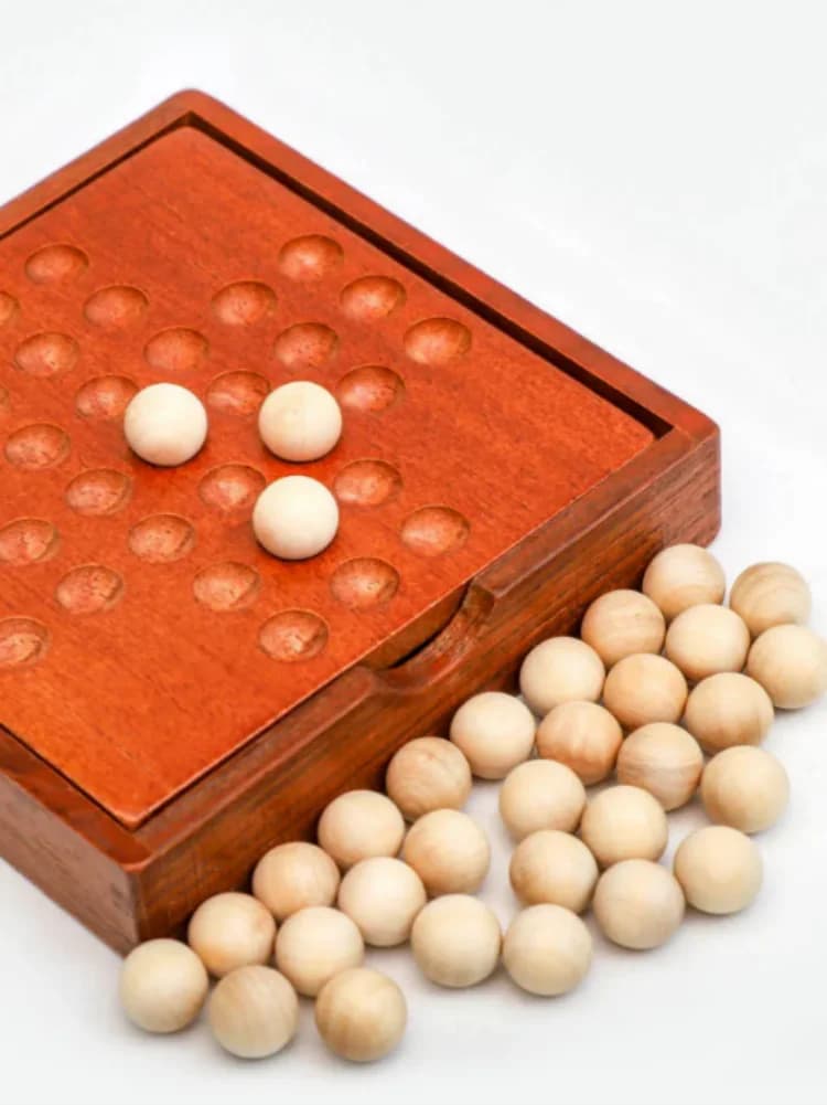 Set da 1 Gioco da Tavolo Classico Peg Solitaire in Legno, Giocattolo Educativo per Bambini