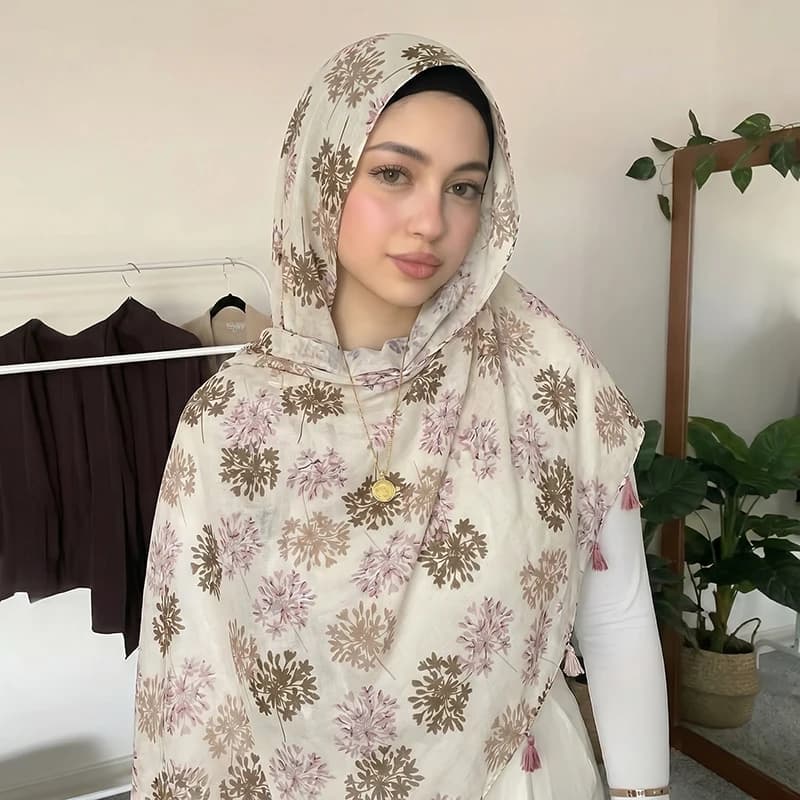 Elegante Hijab Musulmano con Patchwork Geometrico e Nappe, Sciarpa Leggera, Bandana Versatile, Copricapo per Passeggiate all'Aperto e Uso Quotidiano
