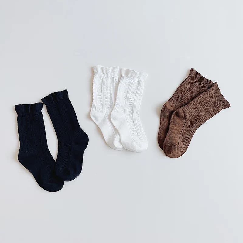 Tre paia di comodi calzini autunnali e primaverili per ragazze con rifiniture in pizzo in uno stile coreano dolce e versatile