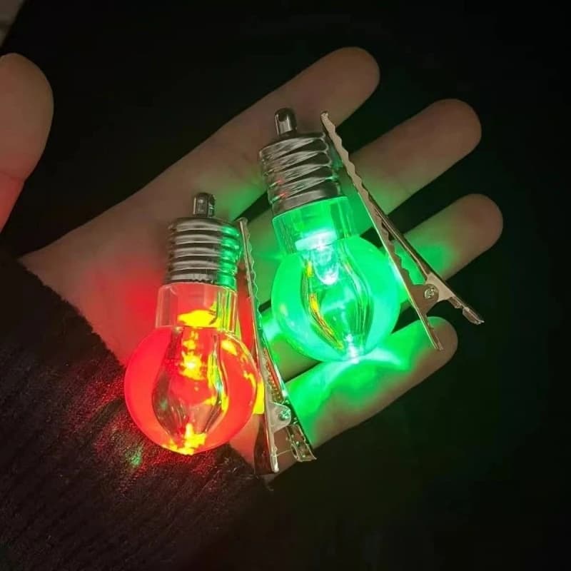 Fermaglio per capelli con lampadina a LED per donna, divertente forcina luminosa, frangia lampeggiante, accessorio per capelli eccentrico per feste ed eventi