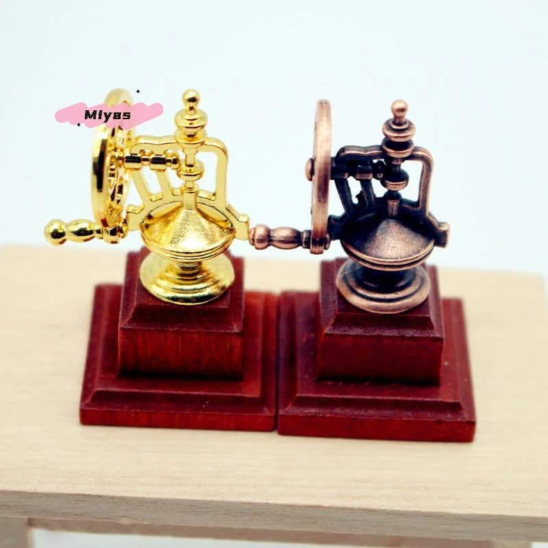 1 pz macchina da caffè vintage in miniatura scala 1/12 macchina da caffè manuale in metallo per la decorazione della casa delle bambole classica lavorazione del caffè simulata