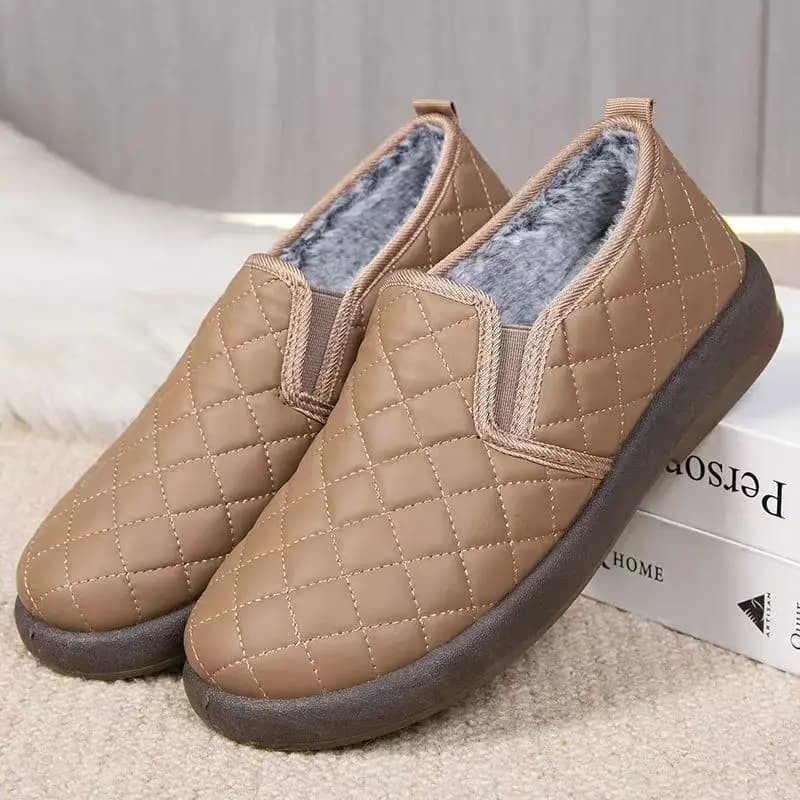 Scarpe invernali nuove da donna in cotone impermeabile con suola piatta, punta tonda poco profonda, slip on in peluche, scarpe casual leggere con suola morbida e calda