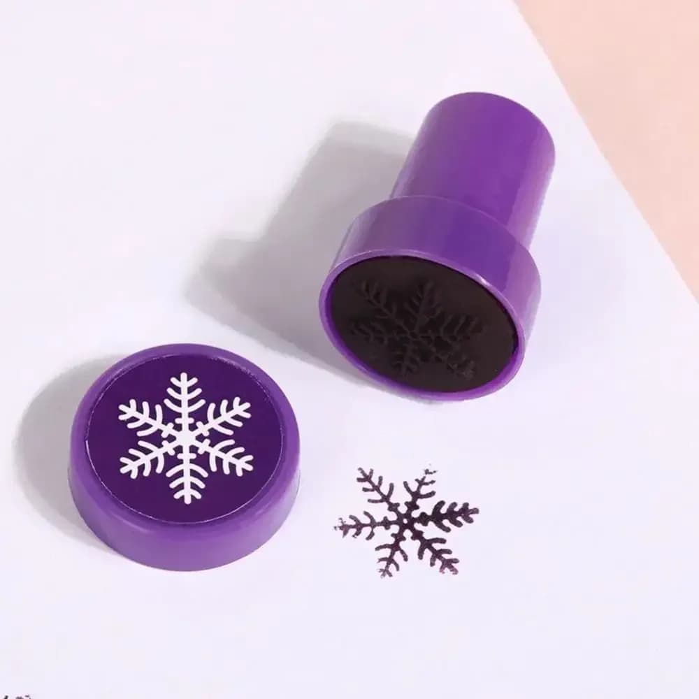 8Pcs Plastic Christmas Snowflake Stamp Self-Adhesive Snowflake Pattern Holiday Stamp Set Self-Adhesive Stamps Christmas Parties