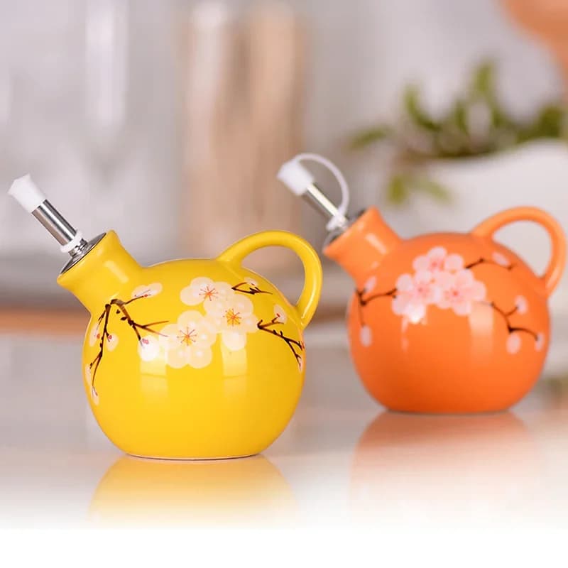 Barattolo di condimento in ceramica dipinta a mano Oliatore sferico Set da due pezzi Bottiglia di salsa di soia Bottiglie di spezie per uso domestico Lattina decorativa per cartoni animati