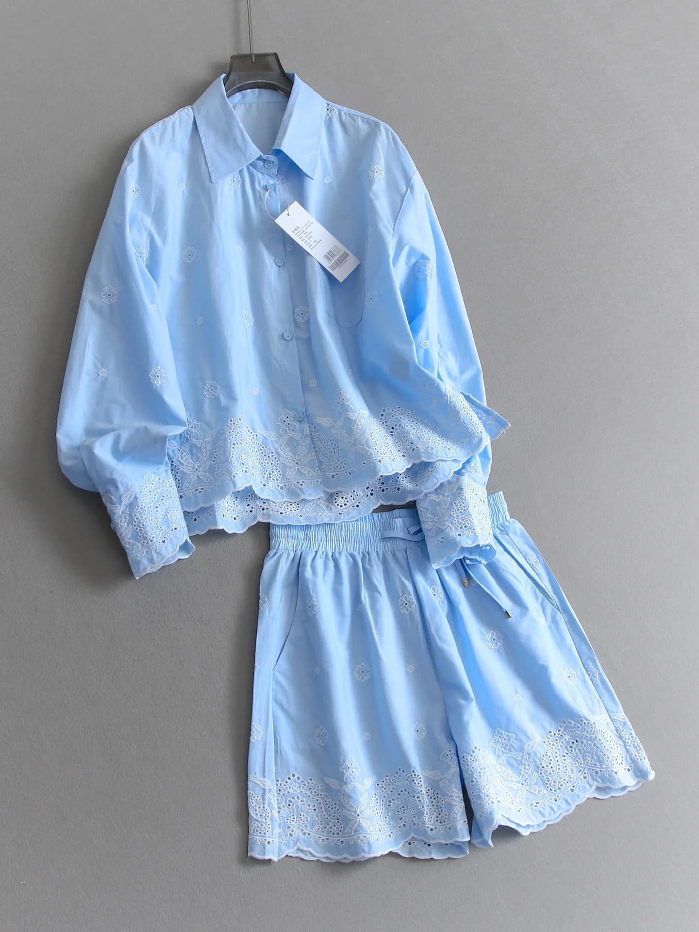 Complete Women's Summer in Pure Cotton: Shirt Embroidered in Long Sleeves and Shorts Casual in High Life and Gamba Larga with Solar Protection