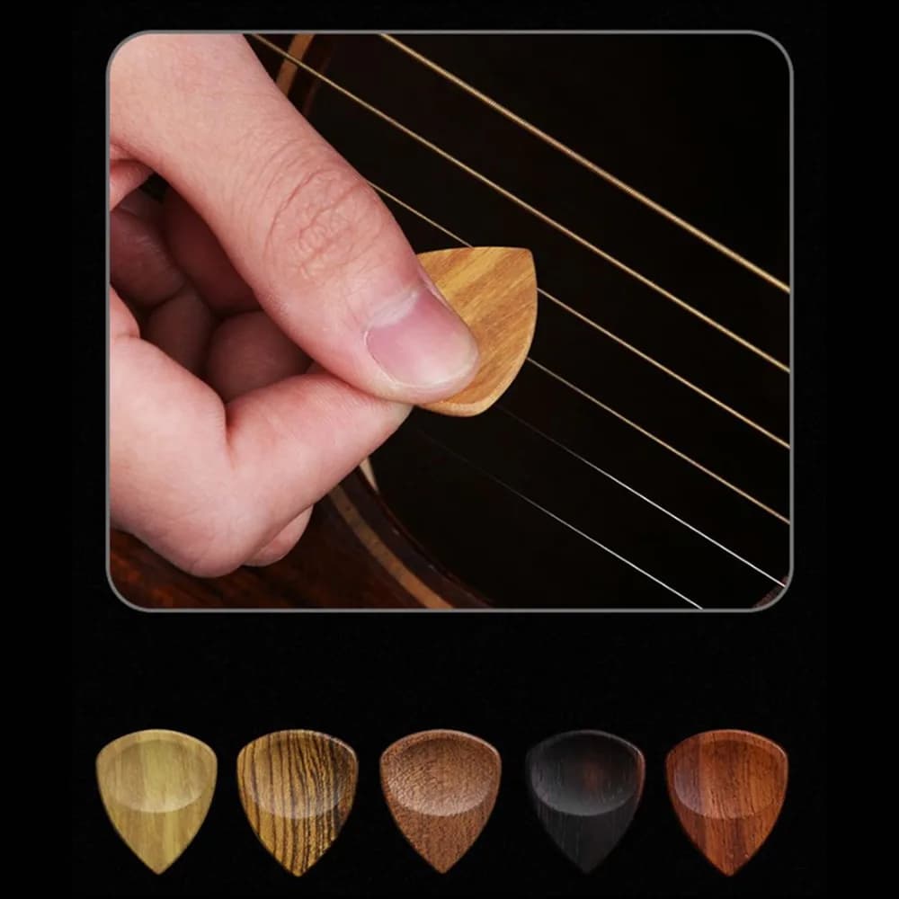 ​ Legno ​ Scatola per plettri da chitarra ​ ​ Con 5 Pezzi Inclusi ​ Design Elegante ​ ​ Custodia per plettri da chitarra ​ ​ Aspetto Liscio e Raffinato ​ ​ Portapick portatile ​