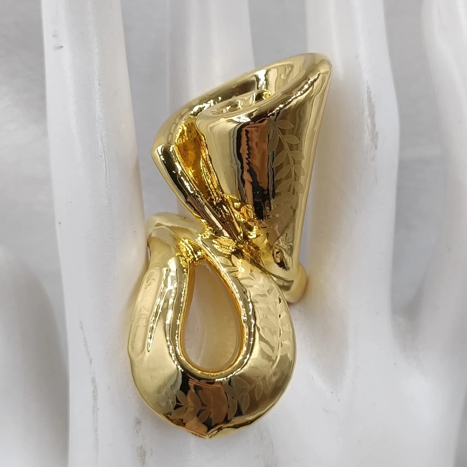 Anello di Lusso a Forma di Fiore Geometrico Irregolare, Gioiello Elegante per Feste, Anello Leggero per Uso Quotidiano e Regalo di Nozze