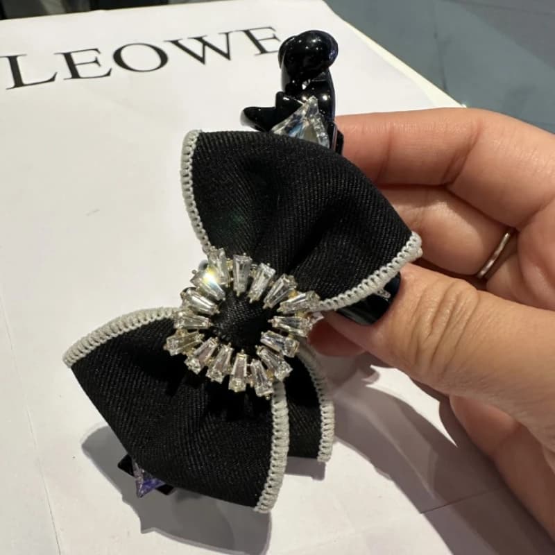 Elegant Bow Hair Claw Square Crystal Rhinestone Shark Clip Arrette Hairpins Sweet Hair Clip for Women Korean Hair Accessories