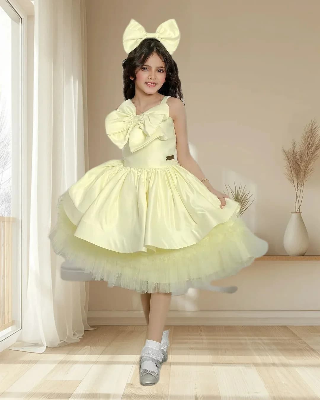 Abito da ragazza di fiori per festa di compleanno in raso giallo senza maniche con fiocco in tulle Abito da prima comunione personalizzato