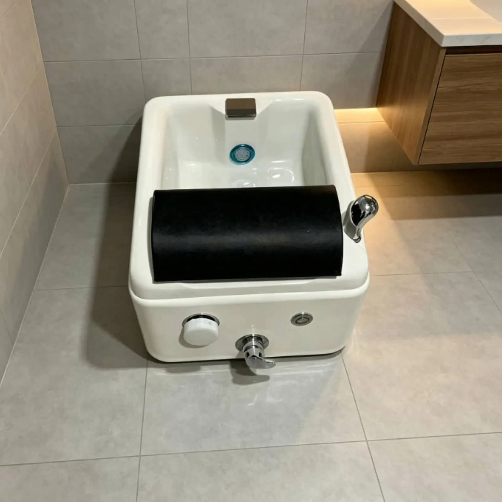 Foot Bath Basin with Footrest Built-in Acrylic Pedicure Tub Ergonomic Footbath Spa Tub for Pedicurists, Salon Owners, Nail