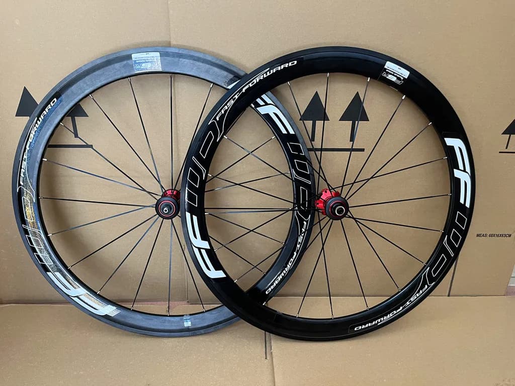 Set di ruote per bici da strada ad alta resistenza 700C 6pawls 3 denti Ruota con freno a disco V/C