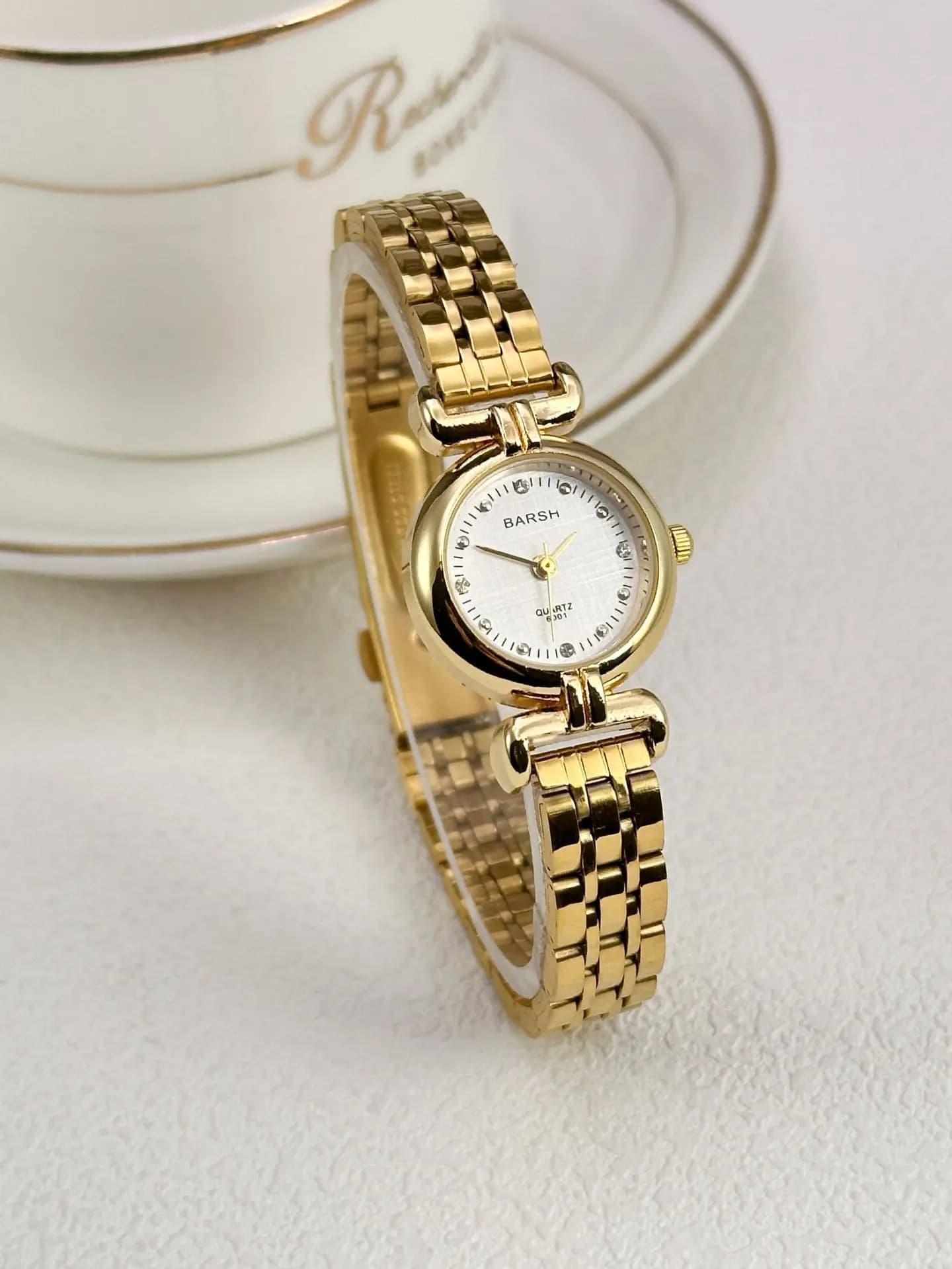 High End Gold Women's Watch Steel Strip Antique Style Small Gold Watch Simple Ladies Fashion Quartz Watches Gift